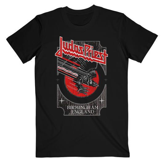 A classic fit black cotton tee with custom artwork from the Screaming For Vengeance album cover.